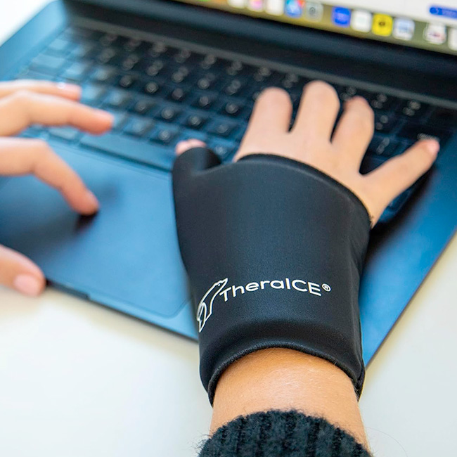 TheraICE Hot & Cold Wrist Ice Pack Manga Terapéutica para Muñeca y Mano (Reutilizable) - Imagen 6